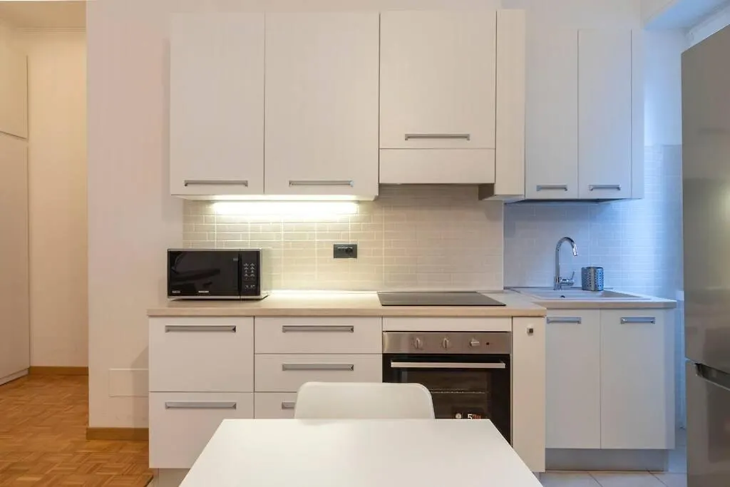 Appartamento Suite Solari 5 Guest - Posizione Ottima - Wi-Fi Milano Italia